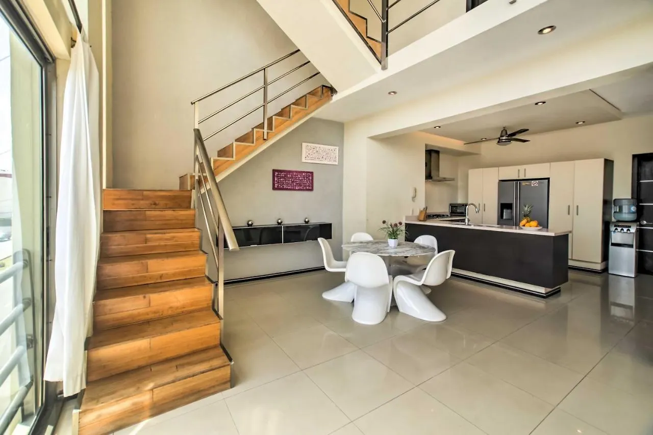 Luxury Penthouse With Rooftop Pool - Walk To Beach! Playa del Carmen Apartment