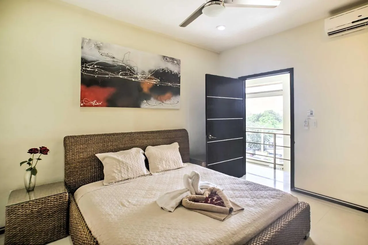 Luxury Penthouse With Rooftop Pool - Walk To Beach! Playa del Carmen Mexiko