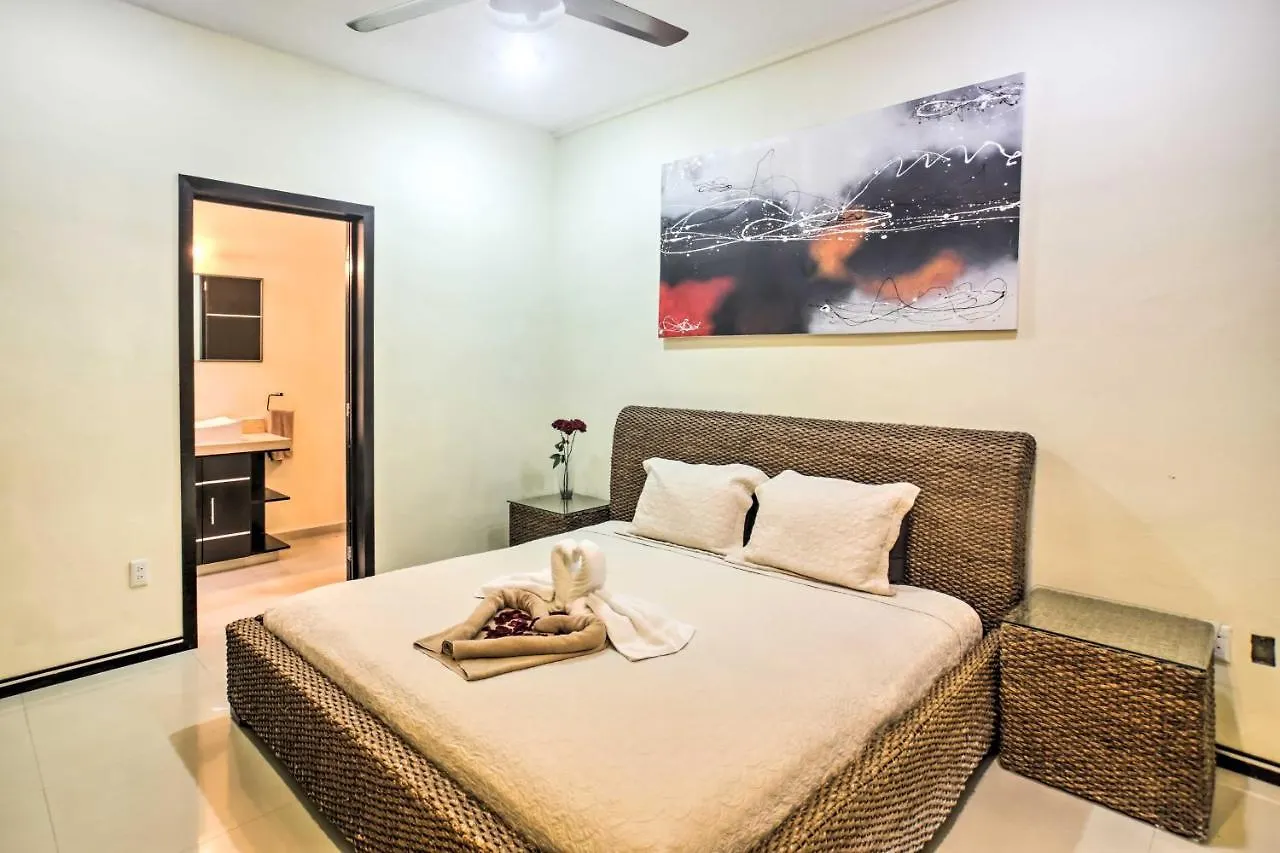 Apartment Luxury Penthouse With Rooftop Pool - Walk To Beach! Playa del Carmen