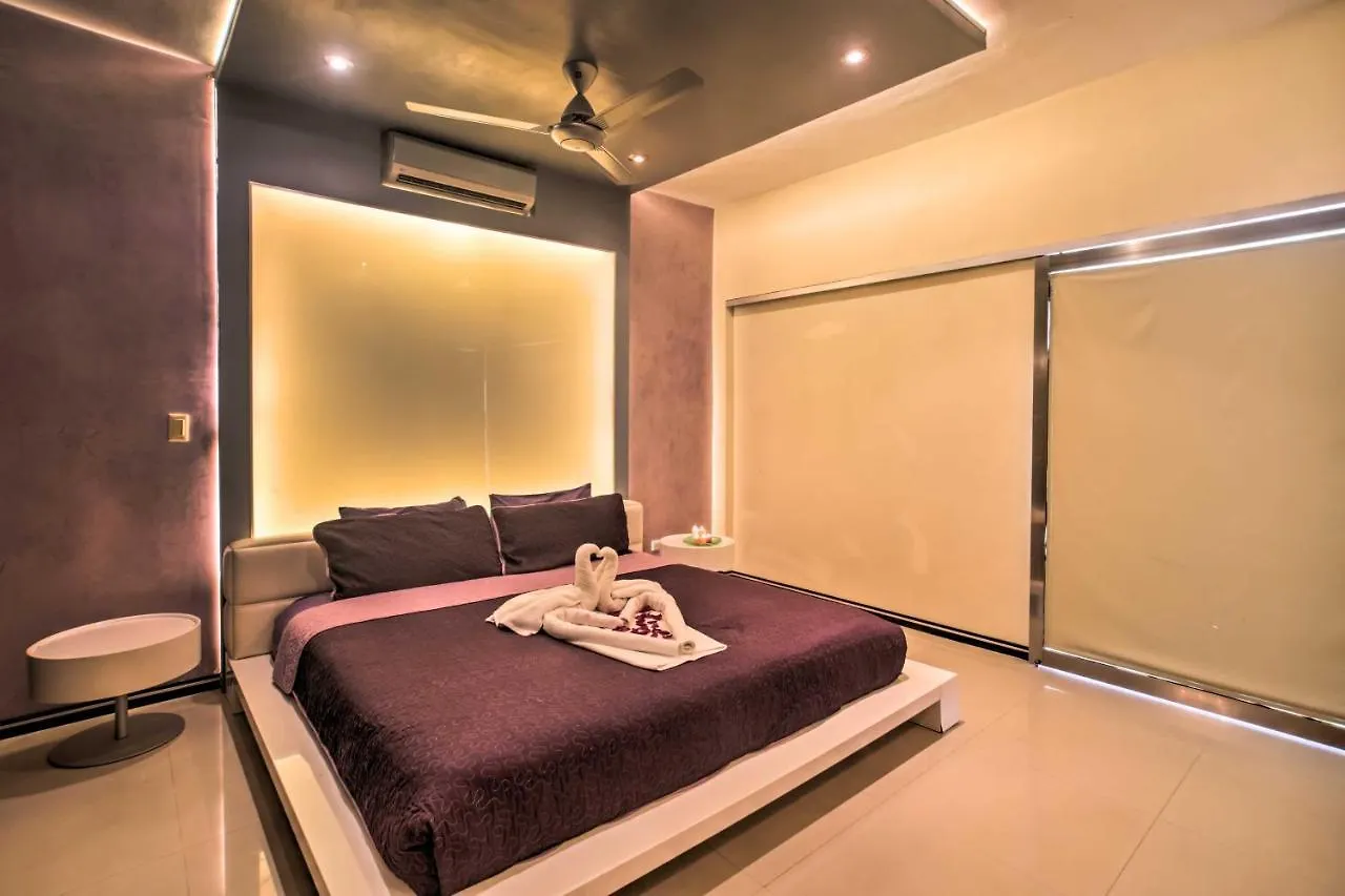 Luxury Penthouse With Rooftop Pool - Walk To Beach! Playa del Carmen Apartment