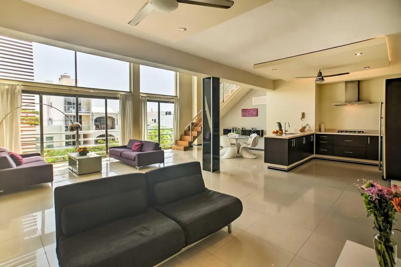 Luxury Penthouse With Rooftop Pool - Walk To Beach! Playa del Carmen Apartment