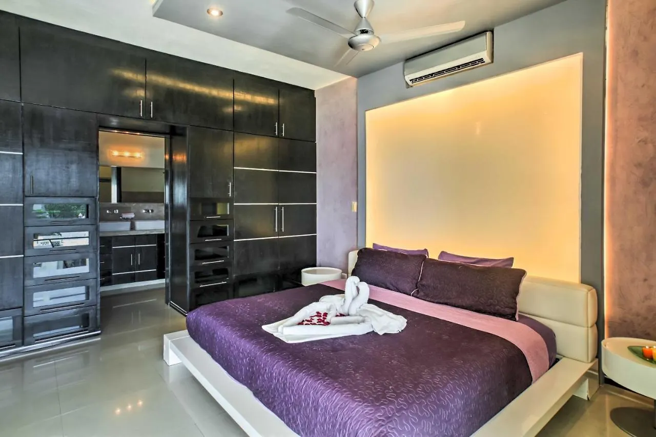Luxury Penthouse With Rooftop Pool - Walk To Beach! Playa del Carmen Apartment