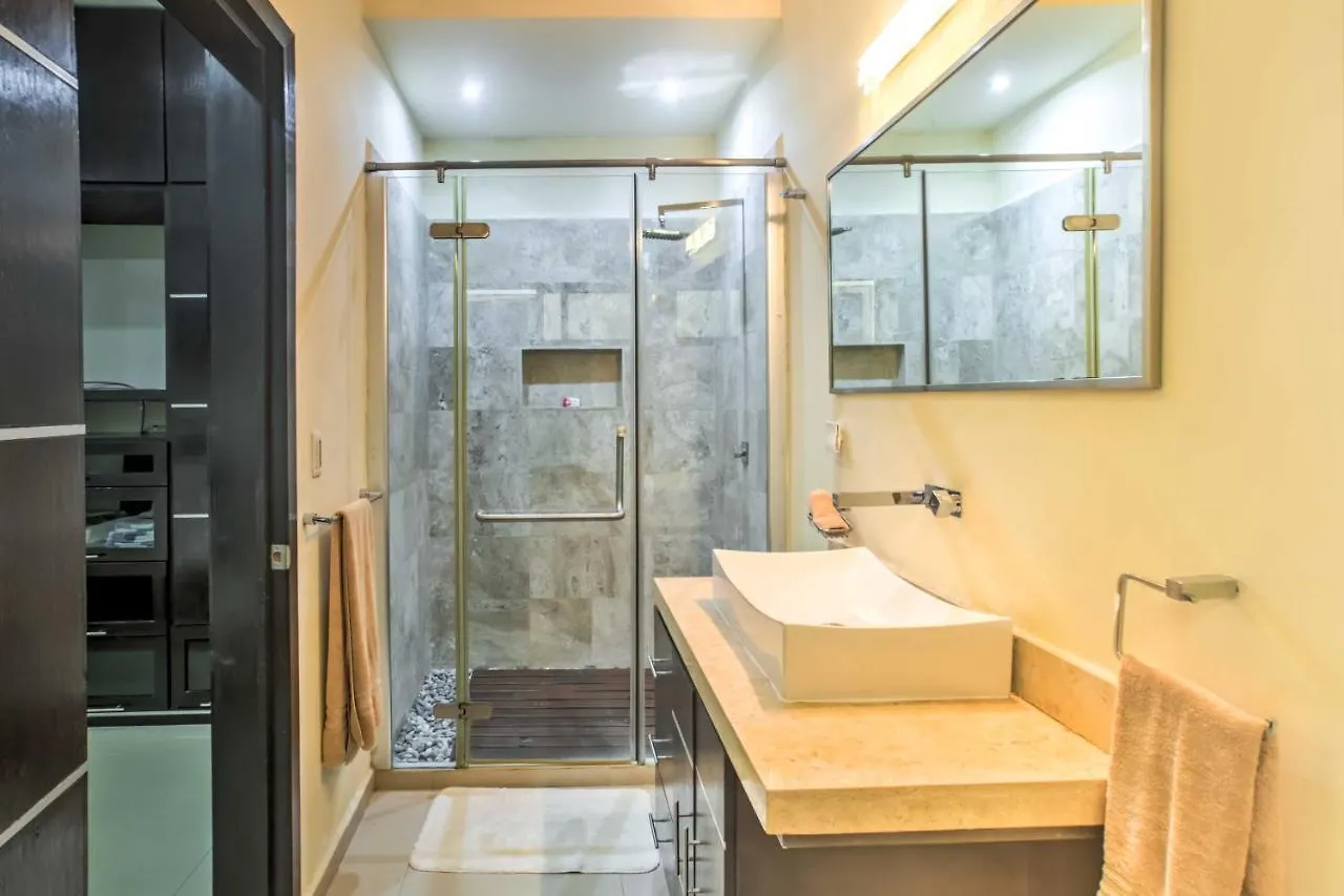 Luxury Penthouse With Rooftop Pool - Walk To Beach! Playa del Carmen 0*,  Mexico