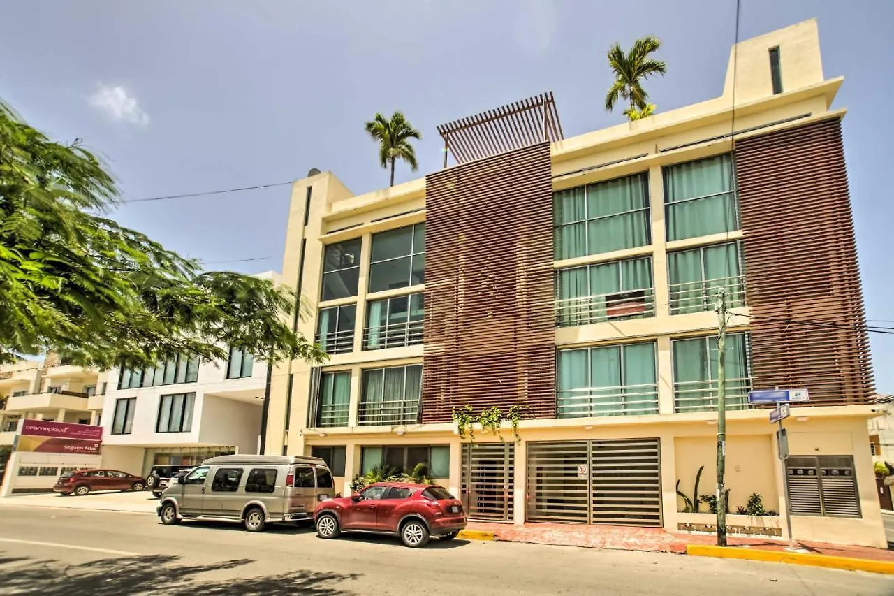 Luxury Penthouse With Rooftop Pool - Walk To Beach! Playa del Carmen